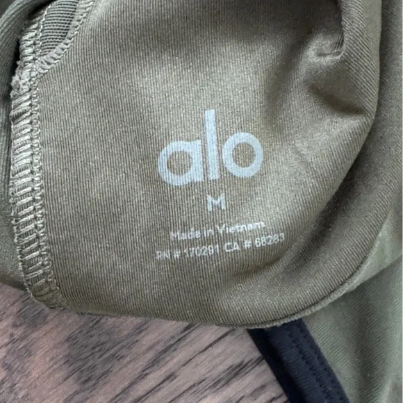 Alo Yoga* Airbrush Race Pace Short Sleeve - Picture 4 of 7